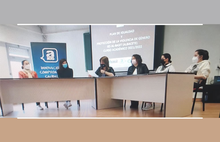 Mesa redonda en el IES Al-Basit con motivo del Día internacional de la mujer